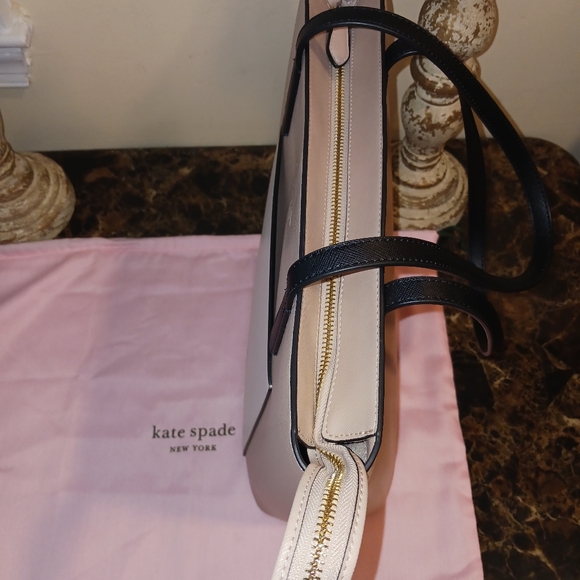 Kate Spade New York Daily Colorblock Tote/Handbag - Picture 4 of 13